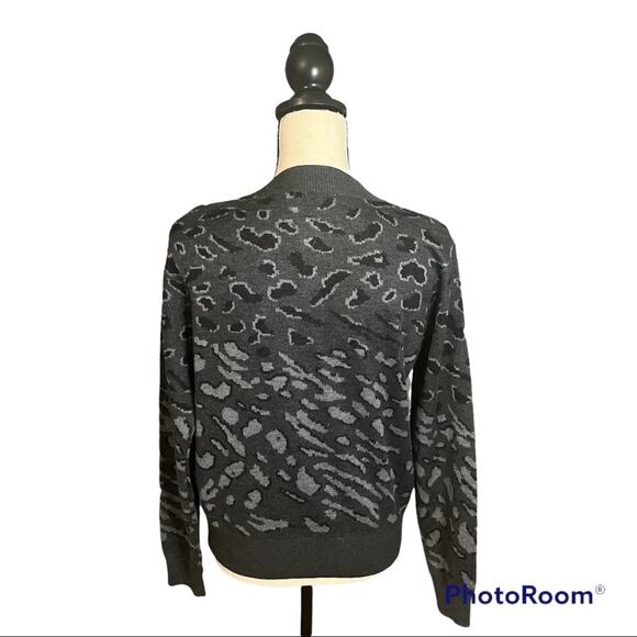 Heartloom | Women's Black Gray Cheetah Print 1/4 Button Crewneck Sweater Sz M - Picture 2 of 3